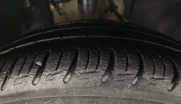 2020 Tata ALTROZ XZ PETROL, Petrol, Manual, 53,913 km, Right Front Tyre Tread