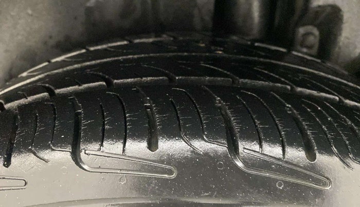 2017 Maruti Ertiga VXI, Petrol, Manual, 78,806 km, Left Rear Tyre Tread