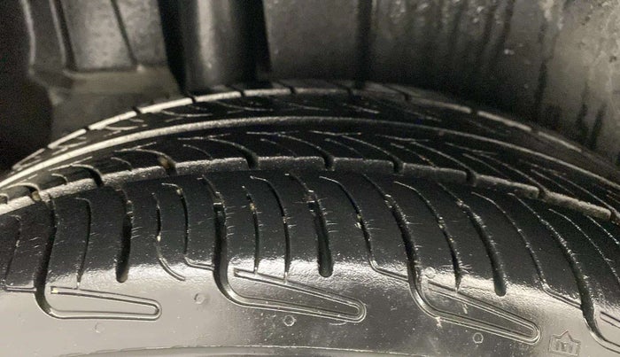 2017 Maruti Ertiga VXI, Petrol, Manual, 78,806 km, Right Rear Tyre Tread