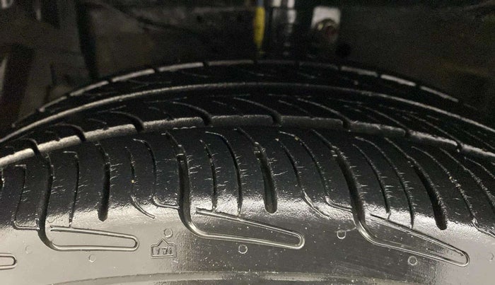 2017 Maruti Ertiga VXI, Petrol, Manual, 78,806 km, Left Front Tyre Tread