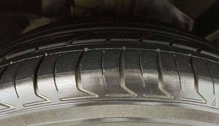 2016 Ford Ecosport TITANIUM 1.5L PETROL AT, Petrol, Automatic, 67,701 km, Right Front Tyre Tread
