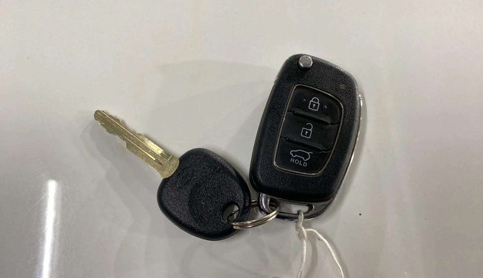 2021 Hyundai VENUE SX 1.0 TURBO IMT, Petrol, Manual, 37,526 km, Key Close Up