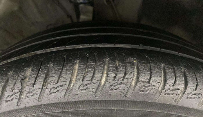 2020 Hyundai VENUE SX PLUS 1.0 TURBO DCT, Petrol, Automatic, 76,945 km, Right Front Tyre Tread