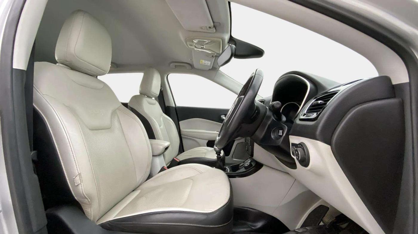 2018 Jeep Compass LIMITED 2.0 DIESEL 4X4, Diesel, Manual, 1,00,217 km, Right Side Front Door Cabin