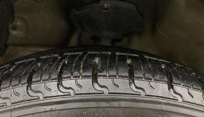 2016 Maruti Celerio VXI CNG, CNG, Manual, 57,305 km, Left Front Tyre Tread