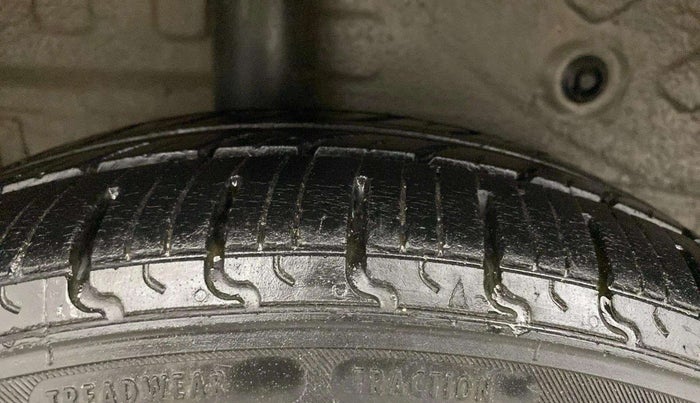 2016 Maruti Celerio VXI CNG, CNG, Manual, 57,305 km, Right Rear Tyre Tread
