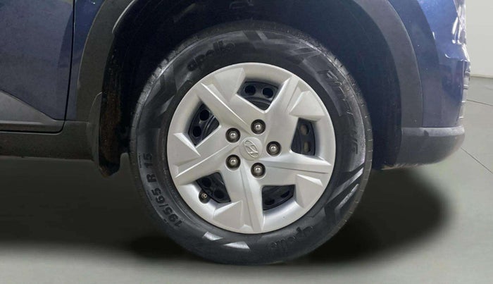2022 Hyundai VENUE S 1.2, Petrol, Manual, 21,886 km, Right Front Wheel