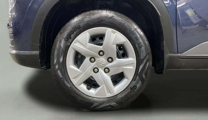 2022 Hyundai VENUE S 1.2, Petrol, Manual, 21,886 km, Left Front Wheel