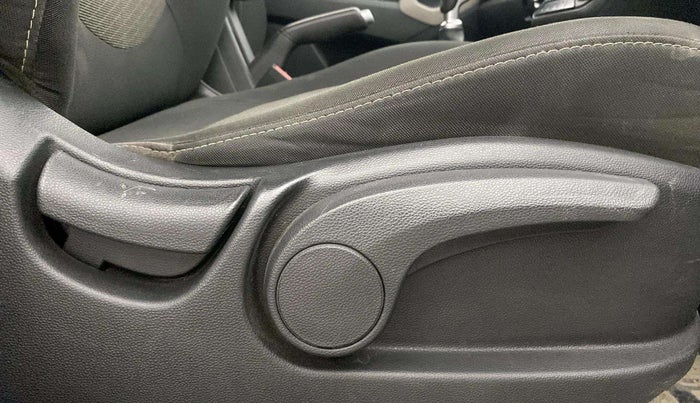 2017 Hyundai Creta SX PLUS 1.6 PETROL, Petrol, Manual, 27,153 km, Driver Side Adjustment Panel