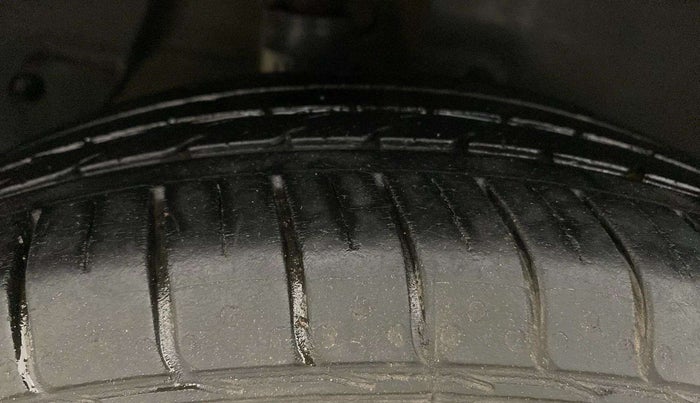 2017 Hyundai Creta SX PLUS 1.6 PETROL, Petrol, Manual, 27,153 km, Right Rear Tyre Tread
