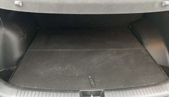 2017 Hyundai Creta SX PLUS 1.6 PETROL, Petrol, Manual, 27,153 km, Boot Inside