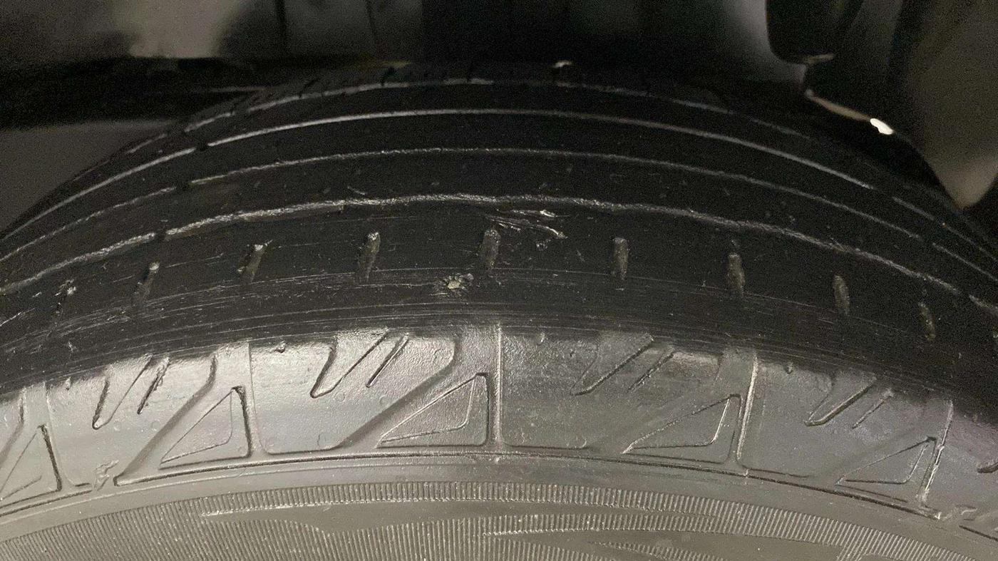 2023 Mahindra BOLERO NEO N 8, Diesel, Manual, 24,836 km, Left Rear Tyre Tread