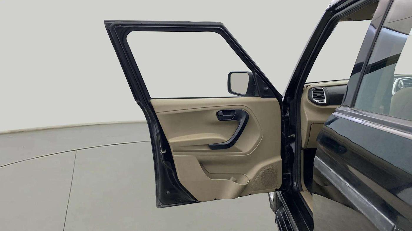 2023 Mahindra BOLERO NEO N 8, Diesel, Manual, 24,836 km, LHS Front Door