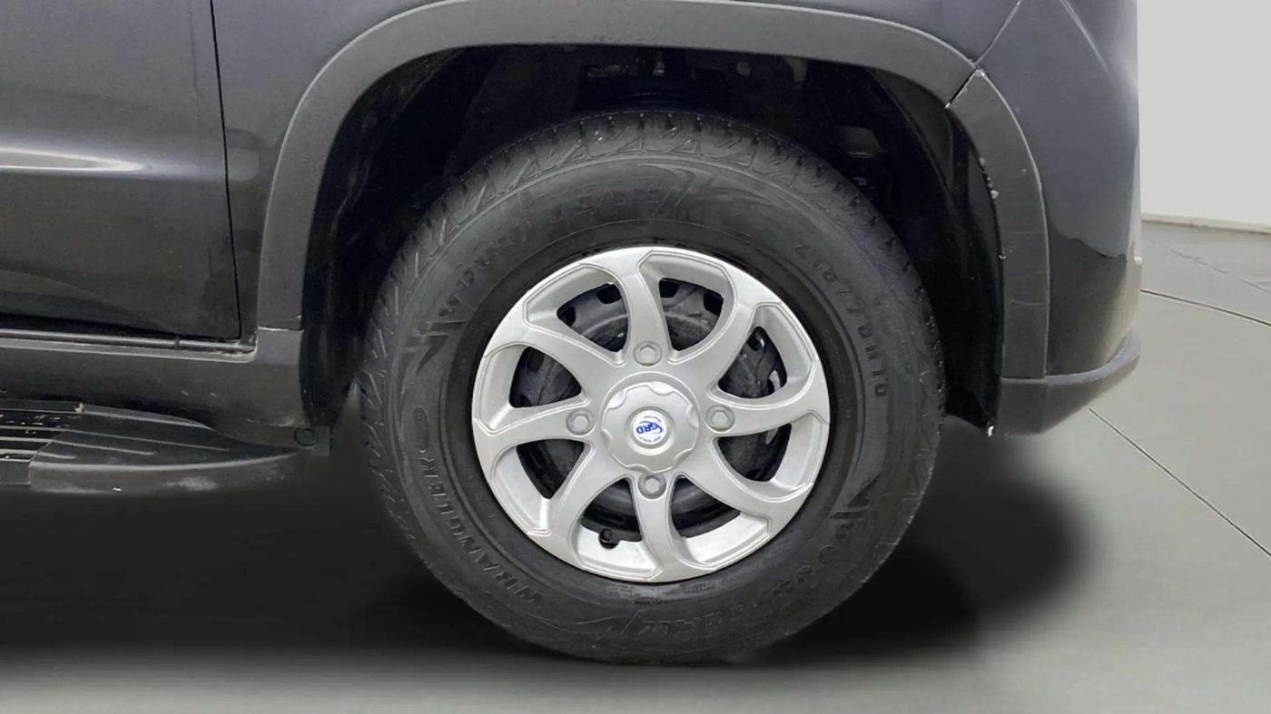 2023 Mahindra BOLERO NEO N 8, Diesel, Manual, 24,836 km, Right Front Wheel