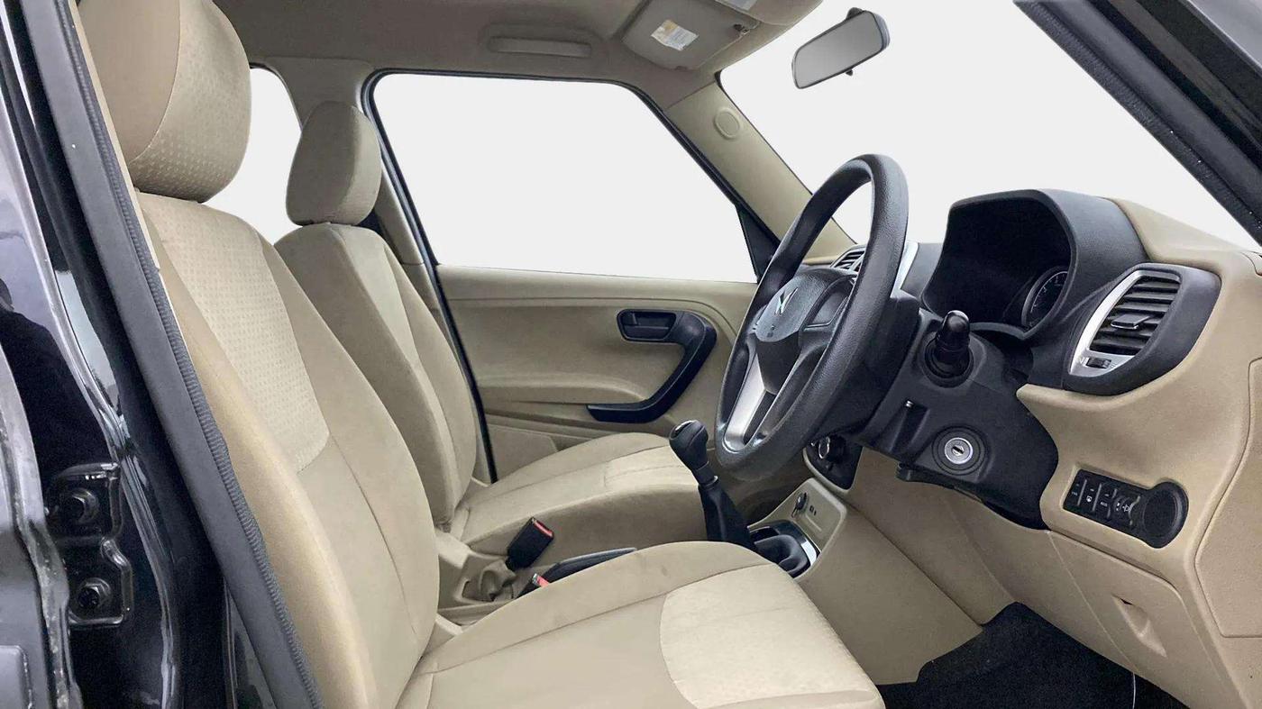 2023 Mahindra BOLERO NEO N 8, Diesel, Manual, 24,836 km, Right Side Front Door Cabin