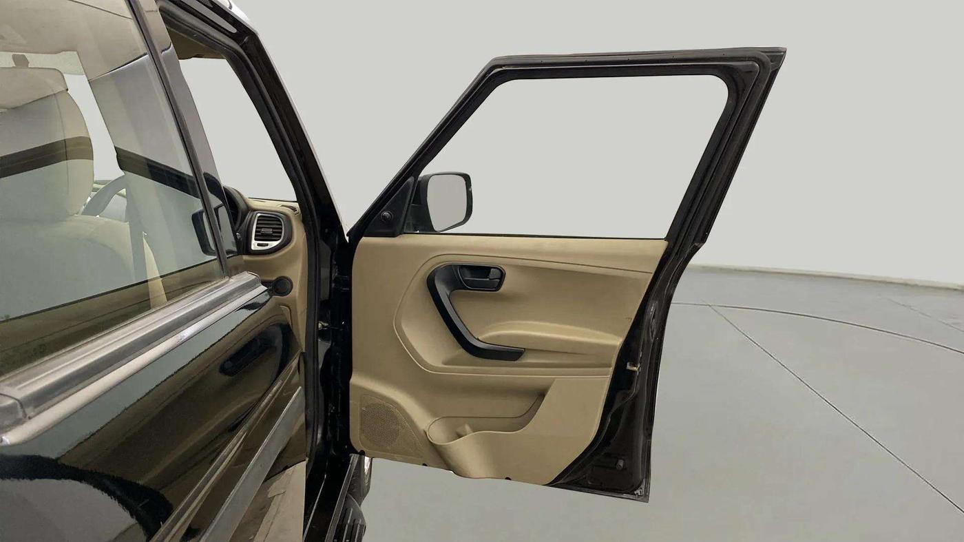 2023 Mahindra BOLERO NEO N 8, Diesel, Manual, 24,836 km, RHS Front Door