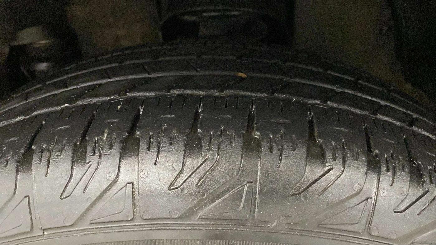 2023 Mahindra BOLERO NEO N 8, Diesel, Manual, 24,836 km, Left Front Tyre Tread
