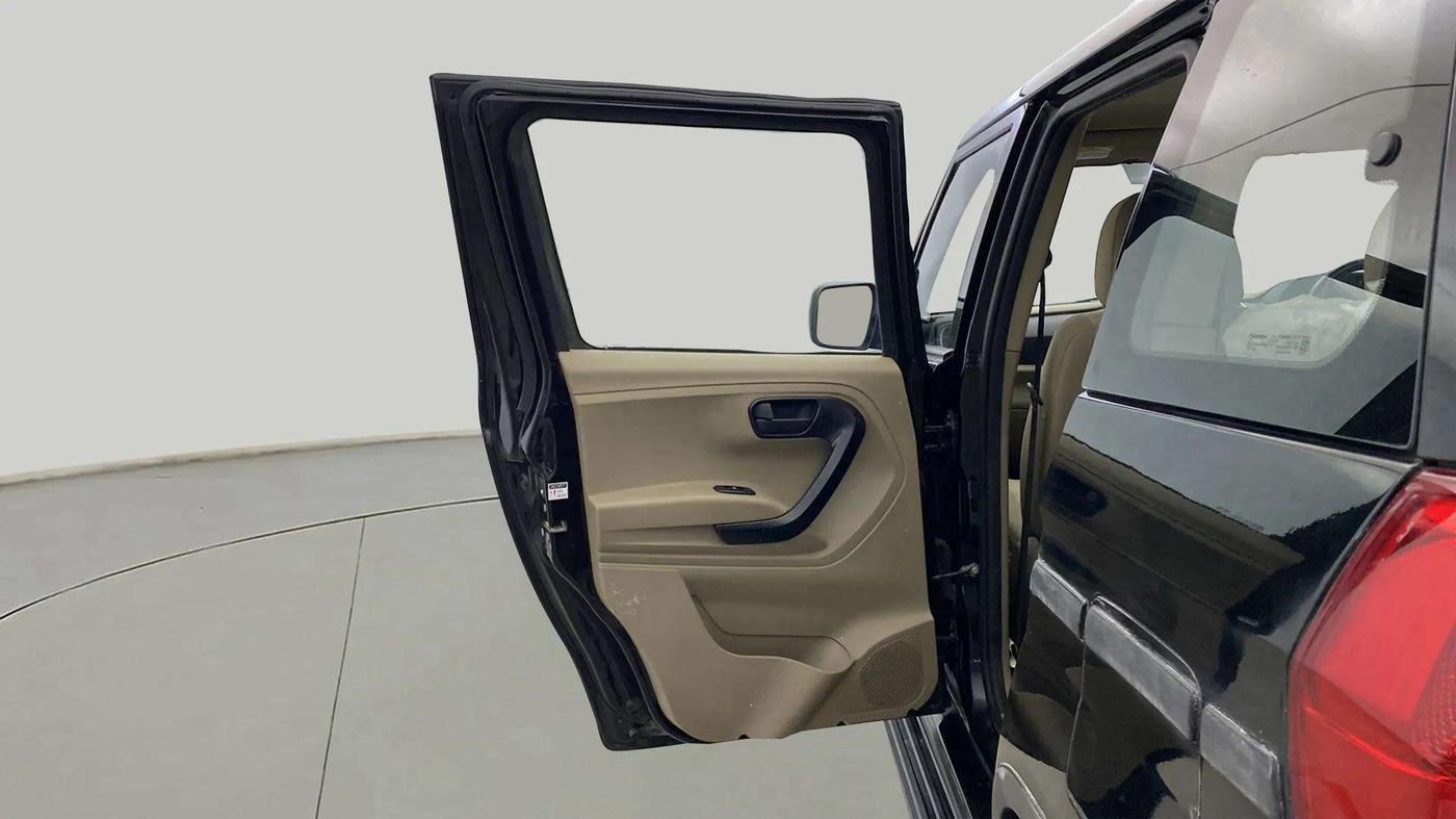 2023 Mahindra BOLERO NEO N 8, Diesel, Manual, 24,836 km, LHS Rear Door