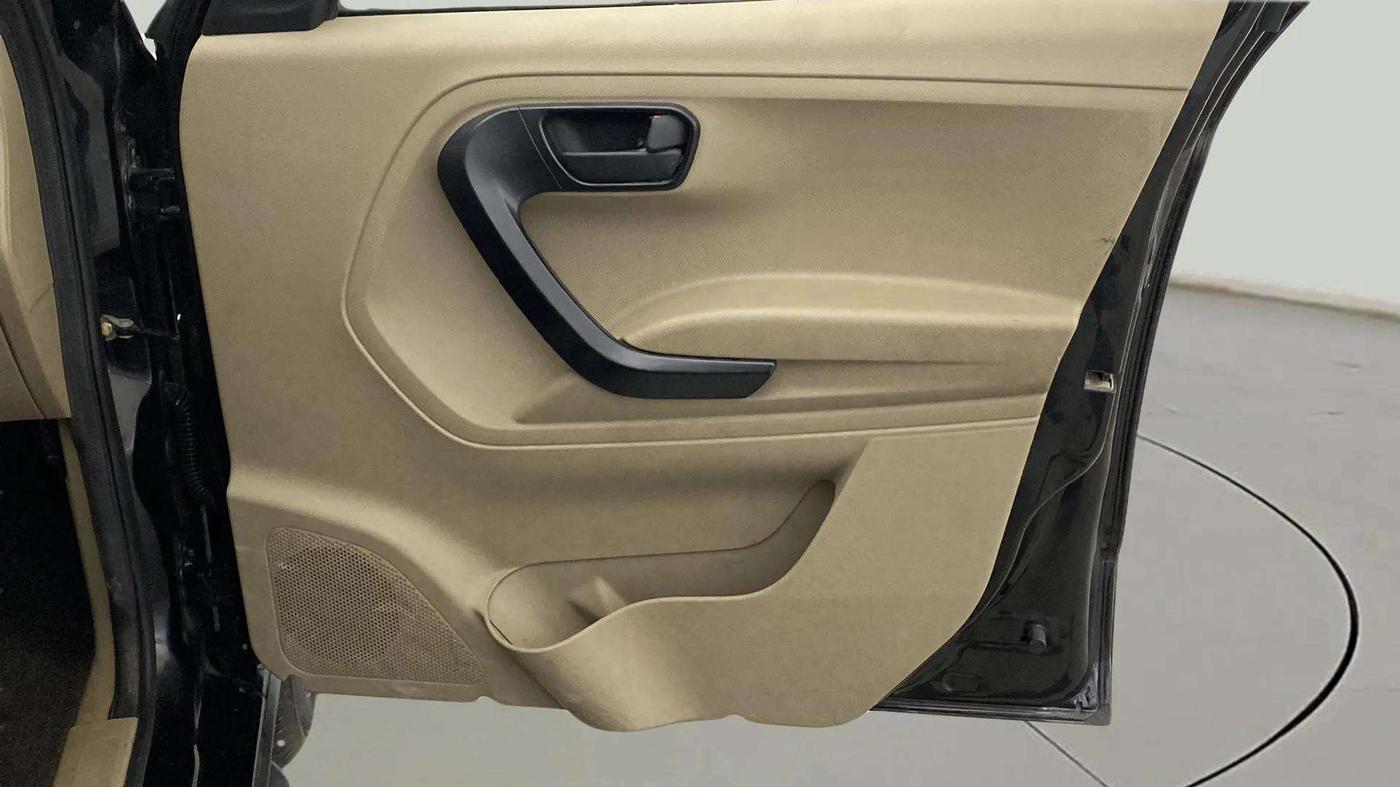 2023 Mahindra BOLERO NEO N 8, Diesel, Manual, 24,836 km, Driver Side Door Panels Control