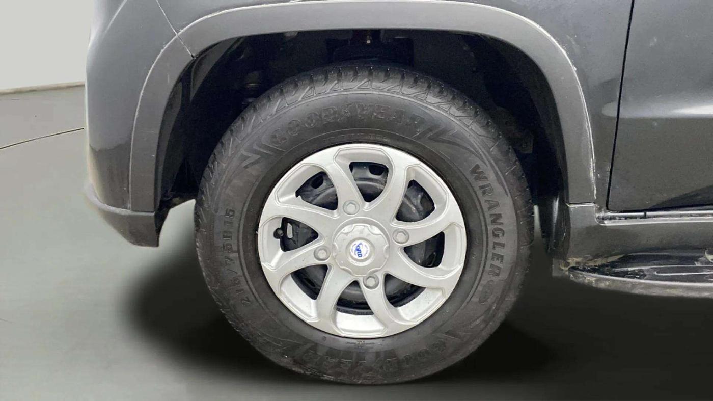 2023 Mahindra BOLERO NEO N 8, Diesel, Manual, 24,836 km, Left Front Wheel