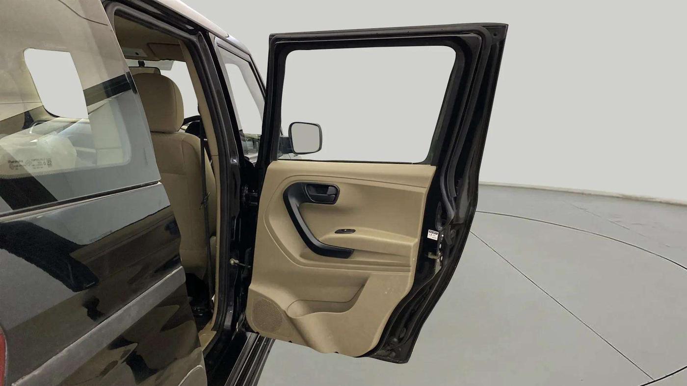 2023 Mahindra BOLERO NEO N 8, Diesel, Manual, 24,836 km, RHS Rear Door