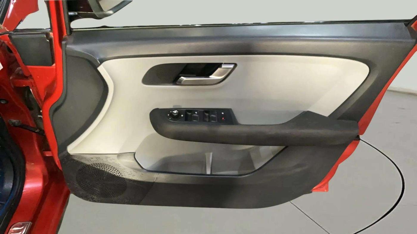 2020 Tata ALTROZ XZ PETROL, Petrol, Manual, 28,010 km, Driver Side Door Panels Control