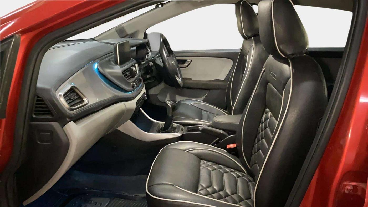 2020 Tata ALTROZ XZ PETROL, Petrol, Manual, 28,010 km, Right Side Front Door Cabin
