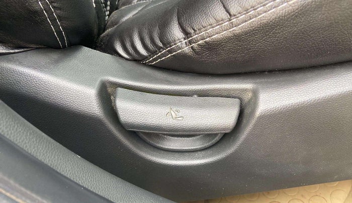 2018 Hyundai Xcent E+, Petrol, Manual, 83,053 km, Driver Side Adjustment Panel