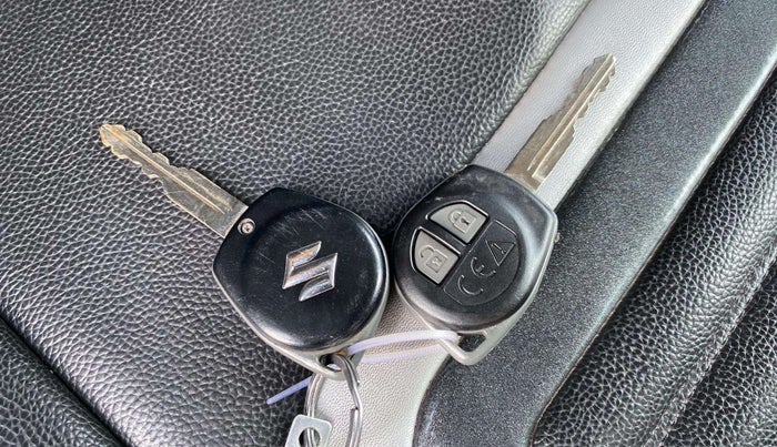 2021 Maruti Vitara Brezza LXI, Petrol, Manual, 16,186 km, Key Close Up