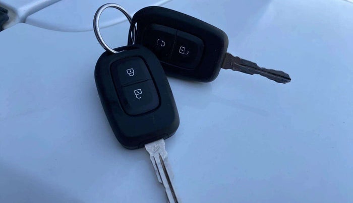 2022 Nissan MAGNITE XV EXECUTIVE, Petrol, Manual, 35,987 km, Key Close Up