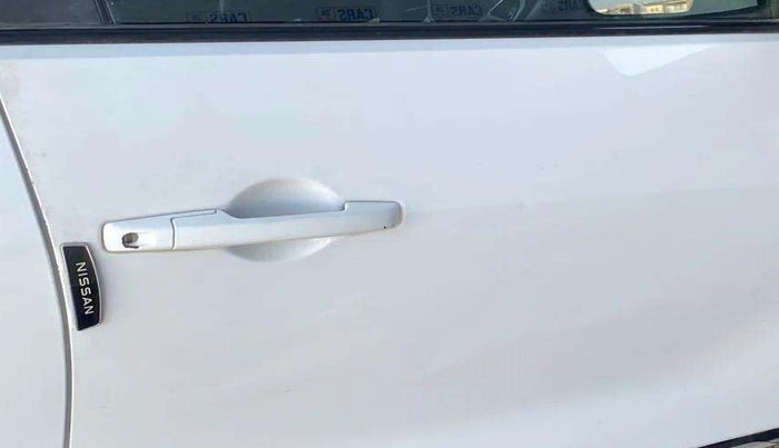 2022 Nissan MAGNITE XV EXECUTIVE, Petrol, Manual, 35,987 km, Driver-side door - Slightly dented