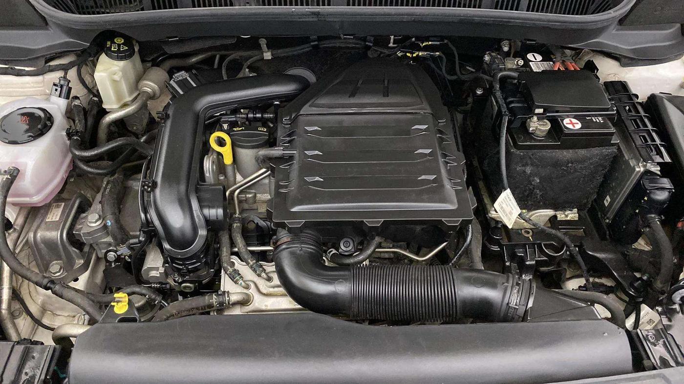 2022 Skoda KUSHAQ AMBITION 1.0L TSI MT, Petrol, Manual, 52,660 km, Engine View