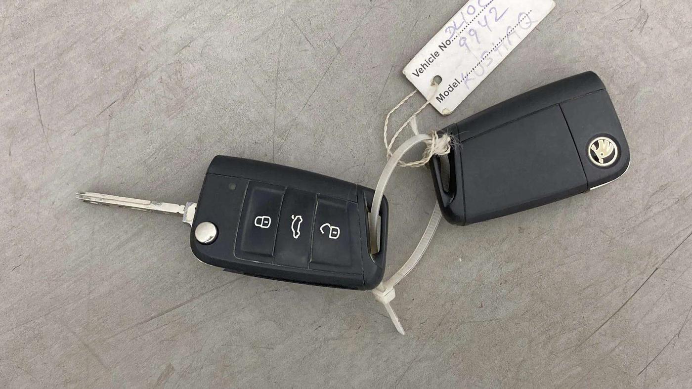 2022 Skoda KUSHAQ AMBITION 1.0L TSI MT, Petrol, Manual, 52,660 km, Key Close Up