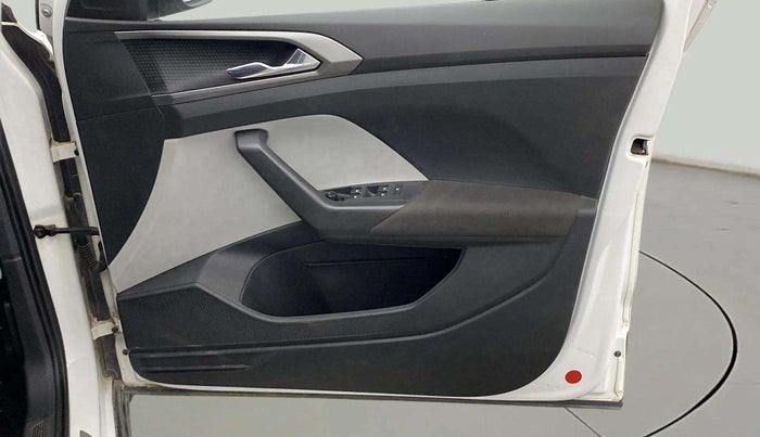 2022 Skoda KUSHAQ AMBITION 1.0L TSI MT, Petrol, Manual, 52,223 km, Driver Side Door Panels Control