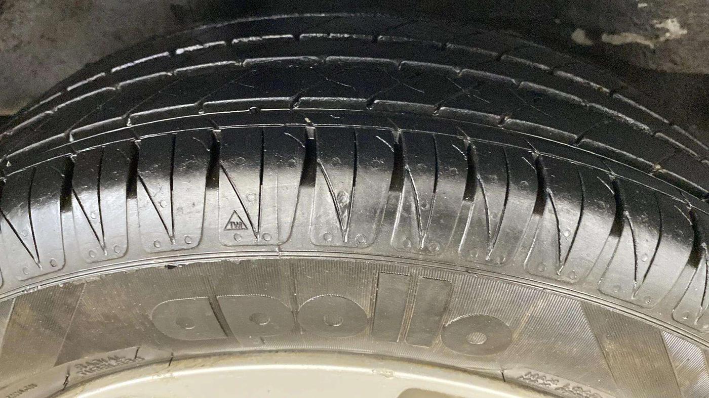 2017 Honda Jazz 1.2L I-VTEC V AT, Petrol, Automatic, 52,428 km, Left Front Tyre Tread