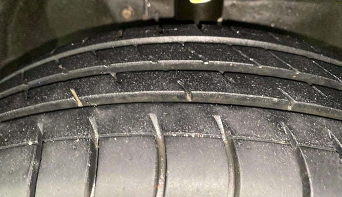 2015 Maruti Wagon R 1.0 VXI, Petrol, Manual, 49,854 km, Right Front Tyre Tread