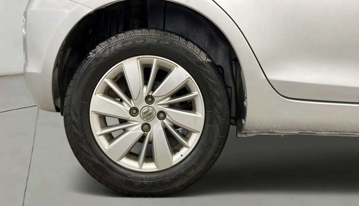 2016 Maruti Swift ZXI, Petrol, Manual, 39,447 km, Right Rear Wheel