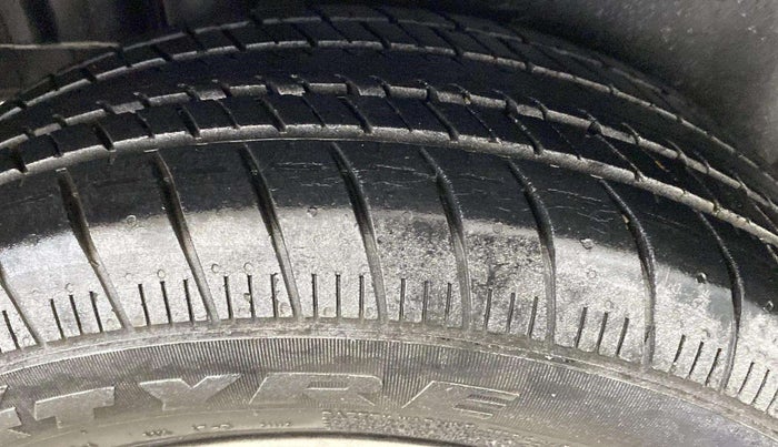 2016 Maruti Swift ZXI, Petrol, Manual, 39,447 km, Left Front Tyre Tread