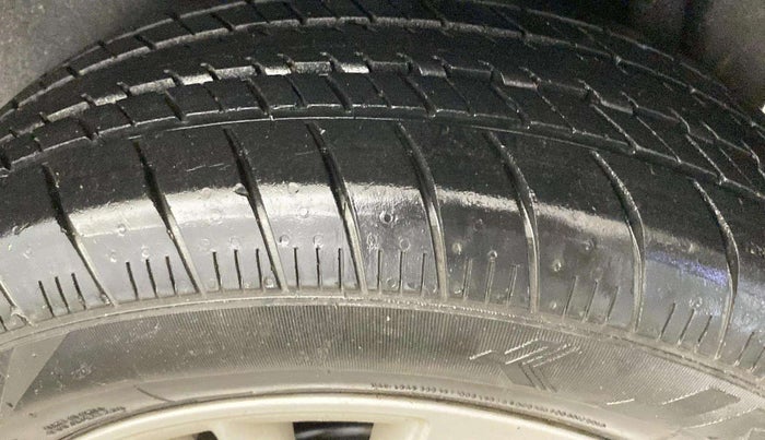 2016 Maruti Swift ZXI, Petrol, Manual, 39,447 km, Right Rear Tyre Tread