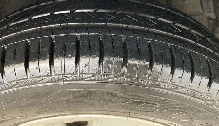 2016 Maruti Swift ZXI, Petrol, Manual, 39,447 km, Right Front Tyre Tread