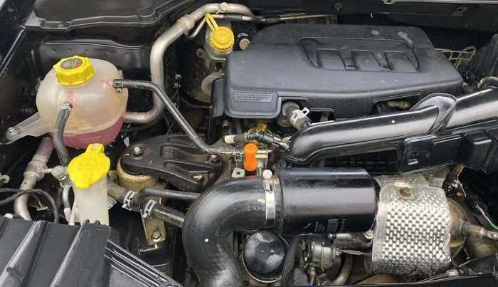 2019 Mahindra XUV300 W6 1.2 PETROL, Petrol, Manual, 71,057 km, Engine View - Right
