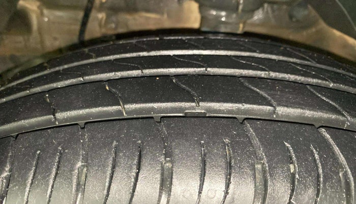 2019 Mahindra XUV300 W6 1.2 PETROL, Petrol, Manual, 71,057 km, Left Front Tyre Tread