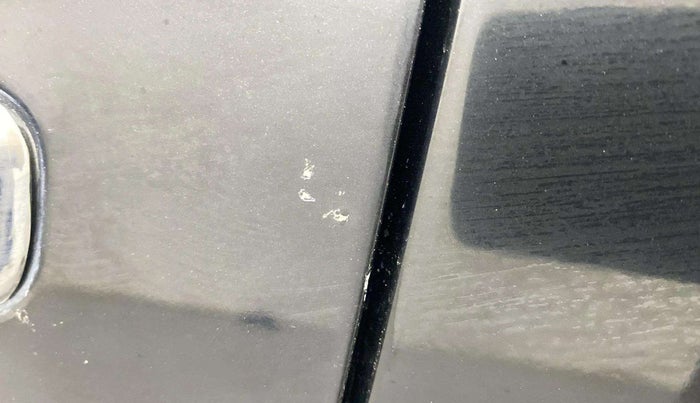 2019 Mahindra XUV300 W6 1.2 PETROL, Petrol, Manual, 71,057 km, Front passenger door - Minor scratches