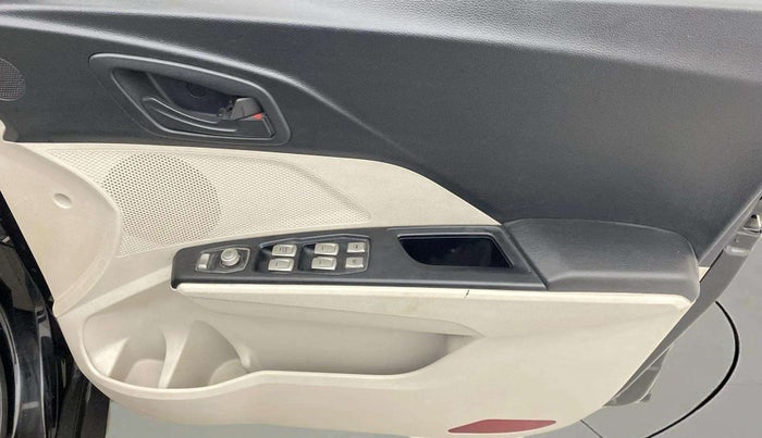 2019 Mahindra XUV300 W6 1.2 PETROL, Petrol, Manual, 71,057 km, Driver Side Door Panels Control