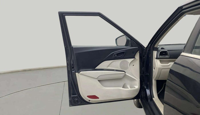 2019 Mahindra XUV300 W6 1.2 PETROL, Petrol, Manual, 71,057 km, LHS Front Door