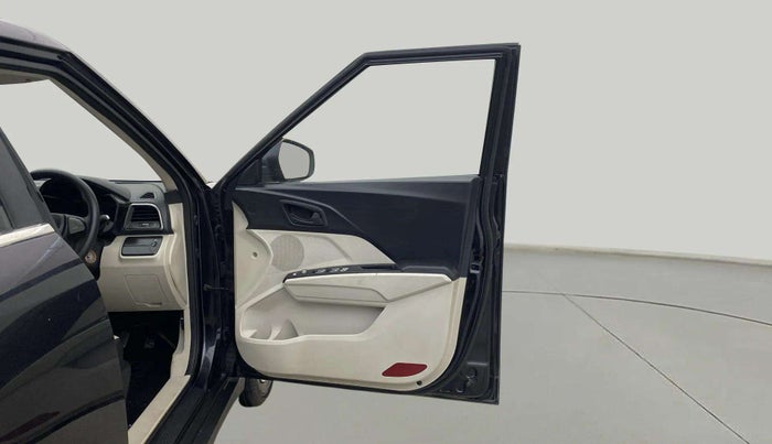 2019 Mahindra XUV300 W6 1.2 PETROL, Petrol, Manual, 71,057 km, RHS Front Door