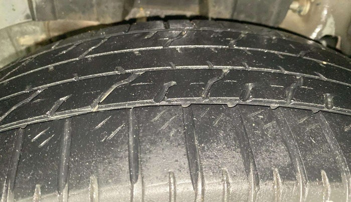 2019 Mahindra XUV300 W6 1.2 PETROL, Petrol, Manual, 71,057 km, Right Rear Tyre Tread