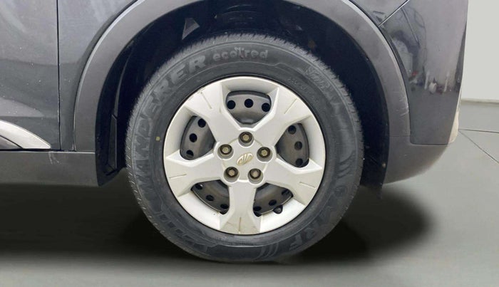 2019 Mahindra XUV300 W6 1.2 PETROL, Petrol, Manual, 71,057 km, Right Front Wheel