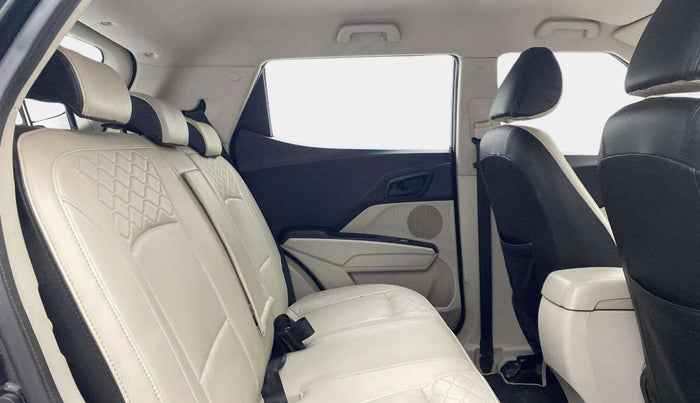 2019 Mahindra XUV300 W6 1.2 PETROL, Petrol, Manual, 71,057 km, Right Side Rear Door Cabin