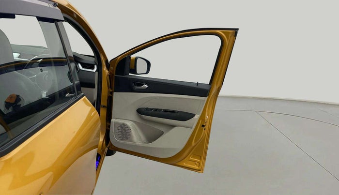 2019 Renault TRIBER RXZ, Petrol, Manual, 28,458 km, RHS Front Door